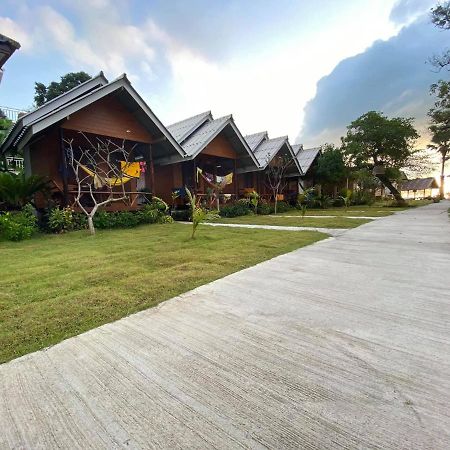 Amity Beach Resort Maret Zewnętrze zdjęcie