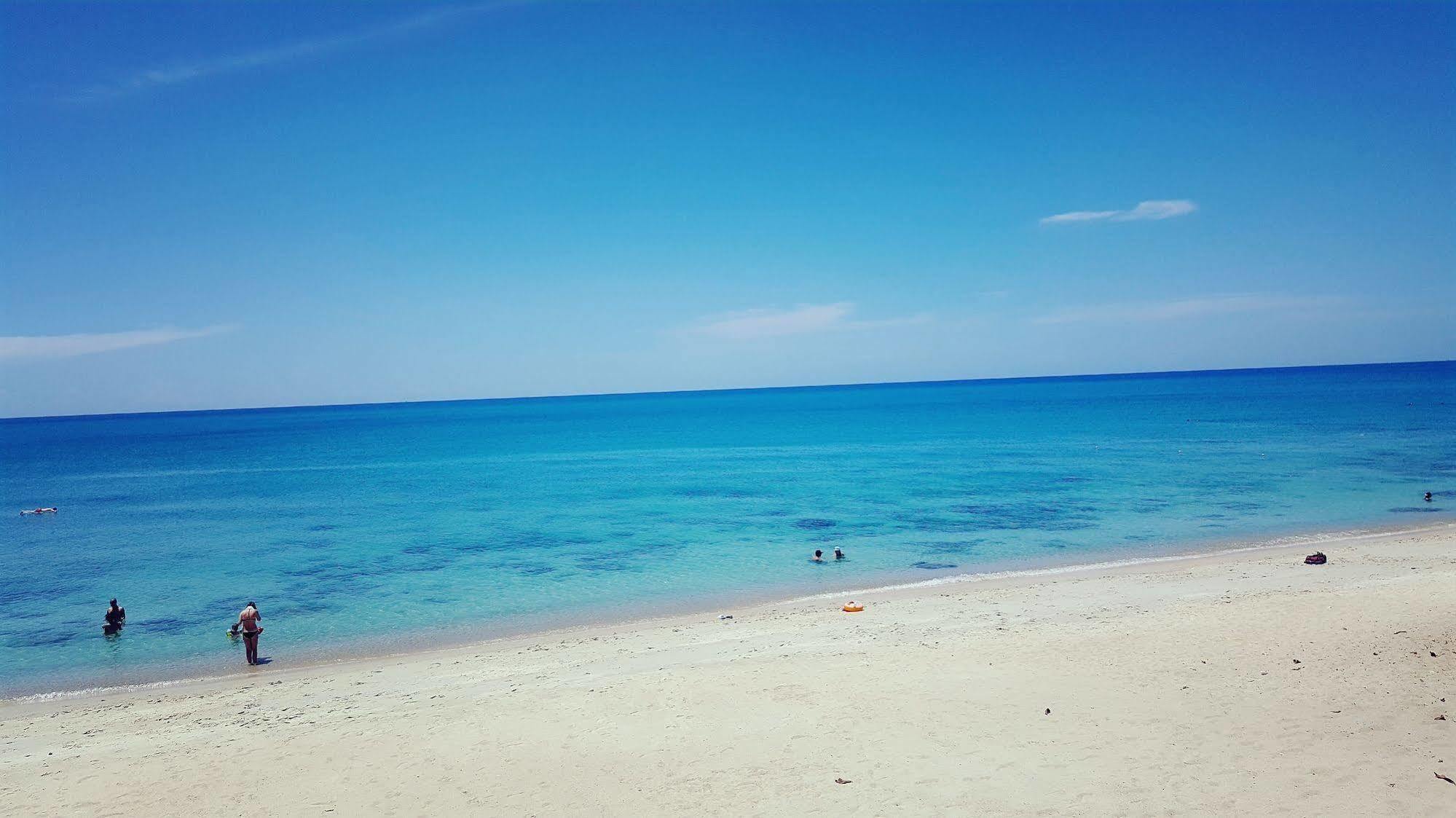 Amity Beach Resort Maret Zewnętrze zdjęcie